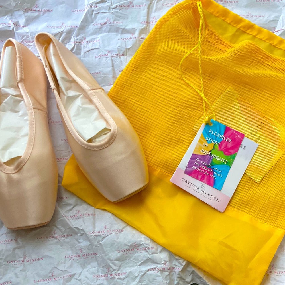 NEW Gaynor Minden Pointe Shoes CL-8M4XDH